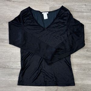 Cuddl Duds V-Neck lace trim Top size large